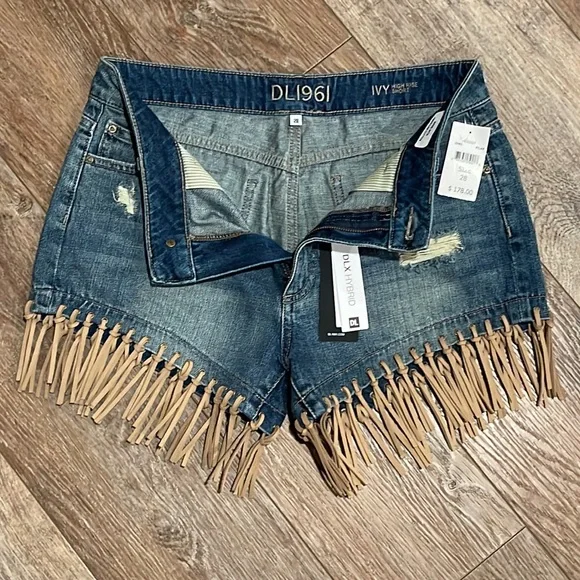 DL1961 IVY HIGH RISE FRINGED HEM DISTRESSED DENIM JEAN SHORTS **NWT** - Picture 4 of 12